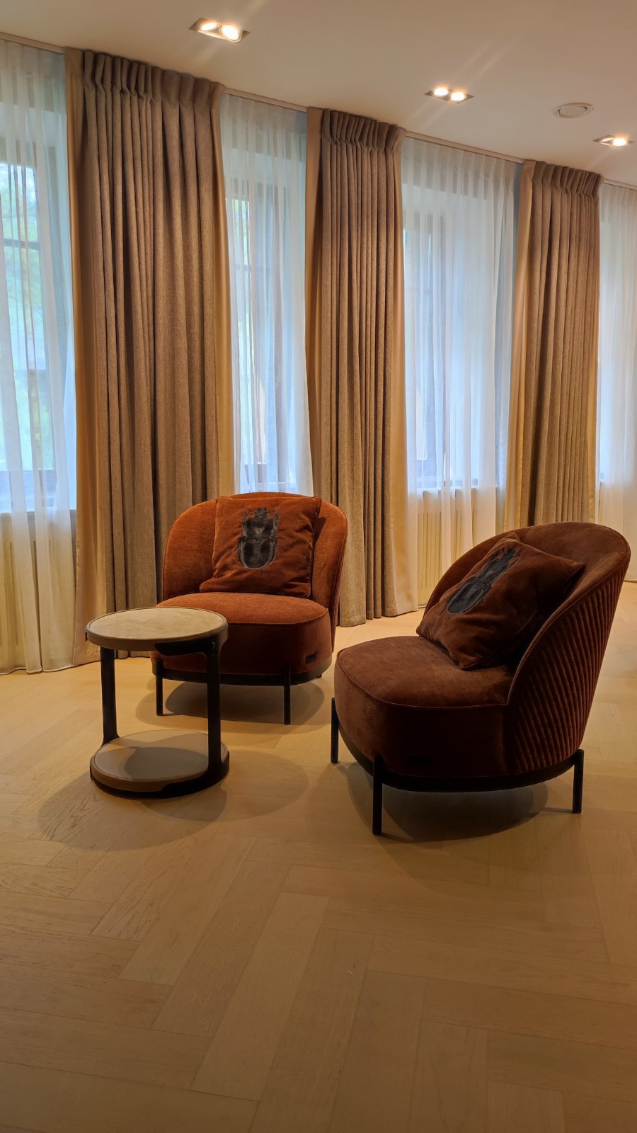 Композитная паркетная доска Quartz Parquet Елка Дуб испанский 33-404 венгерская елка 635×127×5 фото в интерьере